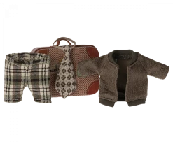 Maileg ETA APRIL SS24 Jacket, Pants And Tie In Suitcase, Grandpa Mouse